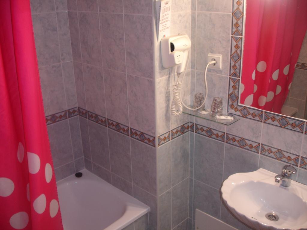 Guest house Pensao Residencial Roma Lisbon